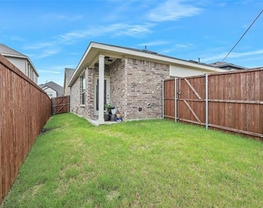 1704 Emilia Drive - Photo Thumbnail 16