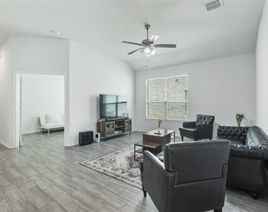 1704 Emilia Drive - Photo Thumbnail 4