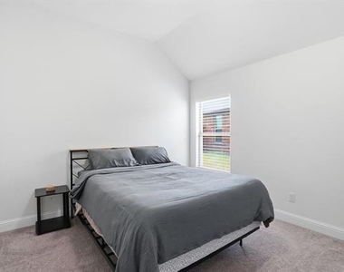 820 Boomer Lane - Photo Thumbnail 6
