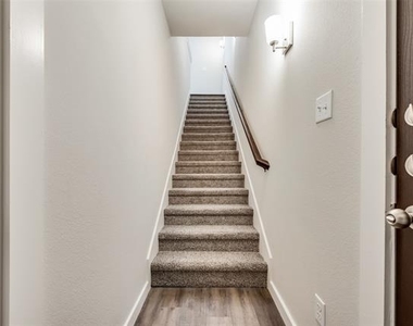 663 Wheatfield Drive - Photo Thumbnail 16