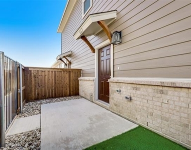 663 Wheatfield Drive - Photo Thumbnail 5