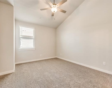 663 Wheatfield Drive - Photo Thumbnail 12