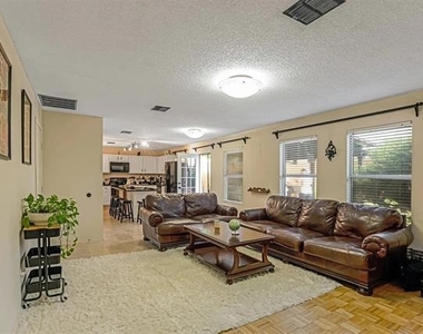 2345 Maple Drive - Photo Thumbnail 5