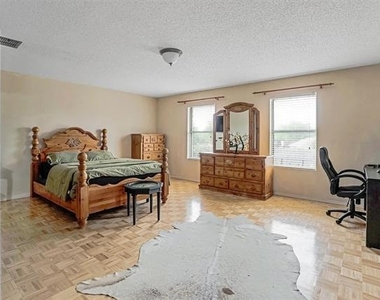 2345 Maple Drive - Photo Thumbnail 14