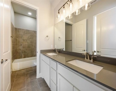 2813 Carisbrooke Street - Photo Thumbnail 12