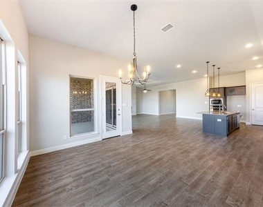 2813 Carisbrooke Street - Photo Thumbnail 9