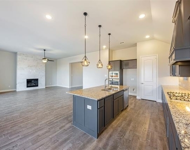 2813 Carisbrooke Street - Photo Thumbnail 3