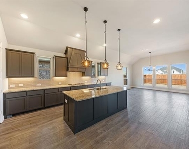 2813 Carisbrooke Street - Photo Thumbnail 6