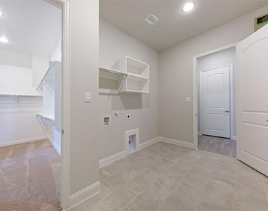 2813 Carisbrooke Street - Photo Thumbnail 21