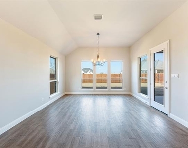 2813 Carisbrooke Street - Photo Thumbnail 8