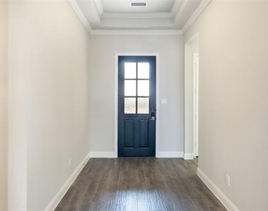 2813 Carisbrooke Street - Photo Thumbnail 11