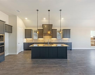 2813 Carisbrooke Street - Photo Thumbnail 4