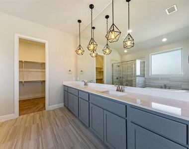 2813 Carisbrooke Street - Photo Thumbnail 14