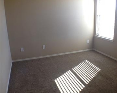 2304 Wood River Parkway - Photo Thumbnail 6