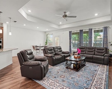 8825 Landergin Mesa Drive - Photo Thumbnail 5