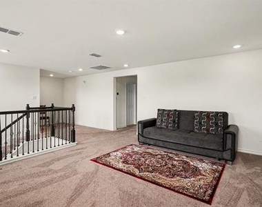 8825 Landergin Mesa Drive - Photo Thumbnail 13
