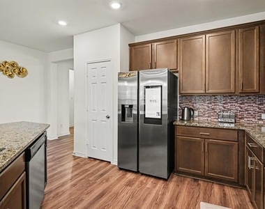 8825 Landergin Mesa Drive - Photo Thumbnail 11