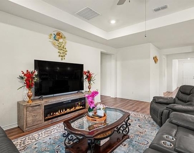 8825 Landergin Mesa Drive - Photo Thumbnail 6