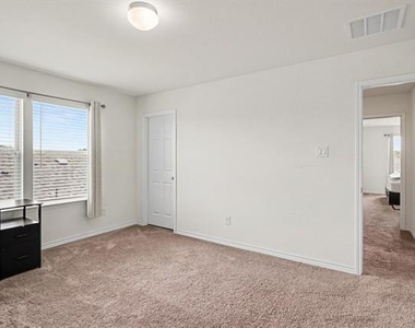 8825 Landergin Mesa Drive - Photo Thumbnail 15