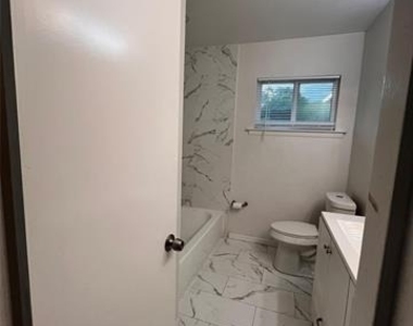 1209 Grinnell Street - Photo Thumbnail 12