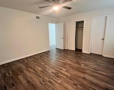 1209 Grinnell Street - Photo Thumbnail 9