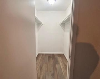 1209 Grinnell Street - Photo Thumbnail 18