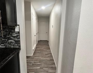 1209 Grinnell Street - Photo Thumbnail 13