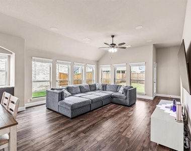 905 Sedona Street - Photo Thumbnail 10