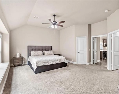905 Sedona Street - Photo Thumbnail 13