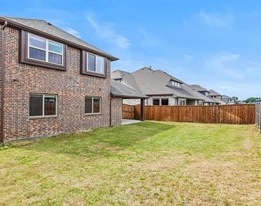 905 Sedona Street - Photo Thumbnail 24