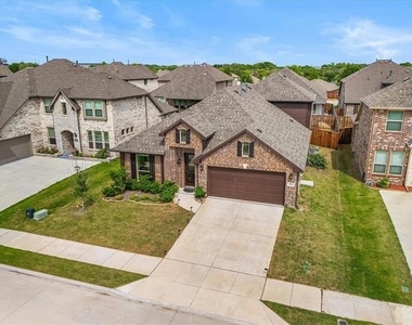 905 Sedona Street - Photo Thumbnail 2