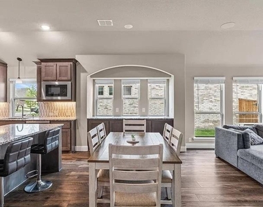 905 Sedona Street - Photo Thumbnail 9