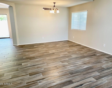9820 W Pioneer Street - Photo Thumbnail 8