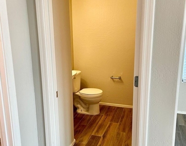 9820 W Pioneer Street - Photo Thumbnail 23