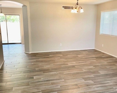 9820 W Pioneer Street - Photo Thumbnail 6