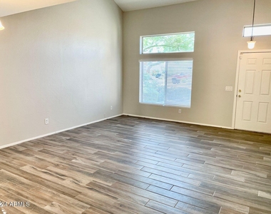 9820 W Pioneer Street - Photo Thumbnail 3