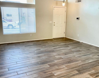 9820 W Pioneer Street - Photo Thumbnail 4