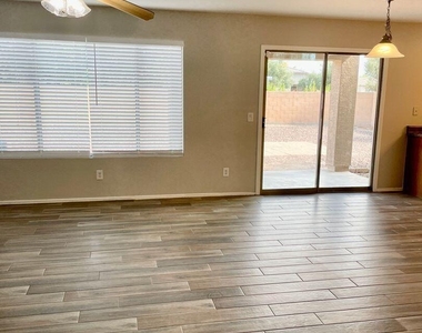 9820 W Pioneer Street - Photo Thumbnail 15