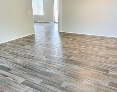 9820 W Pioneer Street - Photo Thumbnail 9