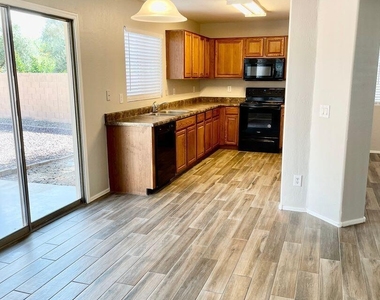 9820 W Pioneer Street - Photo Thumbnail 17