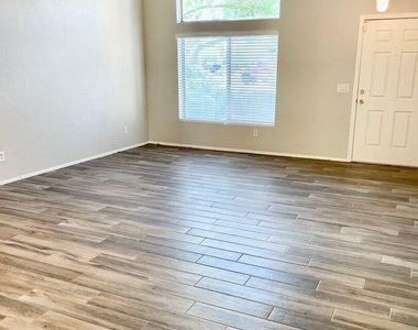 9820 W Pioneer Street - Photo Thumbnail 5