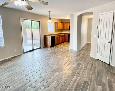 9820 W Pioneer Street - Photo Thumbnail 16