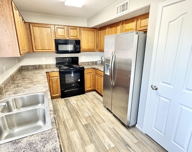 9820 W Pioneer Street - Photo Thumbnail 20