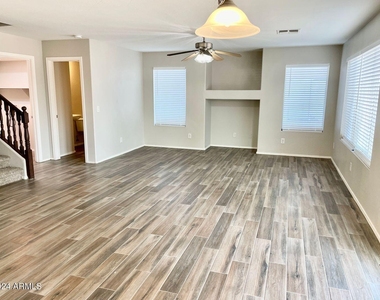 9820 W Pioneer Street - Photo Thumbnail 13