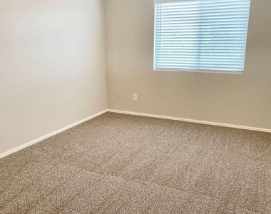9820 W Pioneer Street - Photo Thumbnail 28
