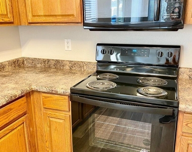 9820 W Pioneer Street - Photo Thumbnail 21