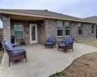 104 Omaha Lane - Photo Thumbnail 4
