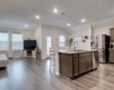104 Omaha Lane - Photo Thumbnail 11