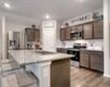 104 Omaha Lane - Photo Thumbnail 5
