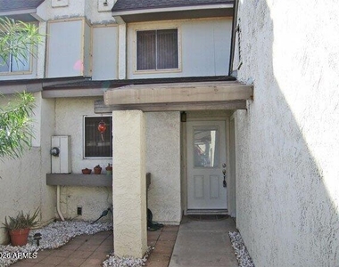 2338 W Lindner Avenue - Photo Thumbnail 1